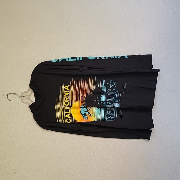 HUSTLE hoodie long sleeves tee size Medium logo front CALIFORNIA REPUBLIC - Picture 3 of 14